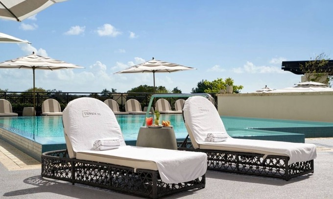 Coral Gables House | Modern Unit in Coral Gables! Parking, Rooftop Pool! Near Dadeland Mall!