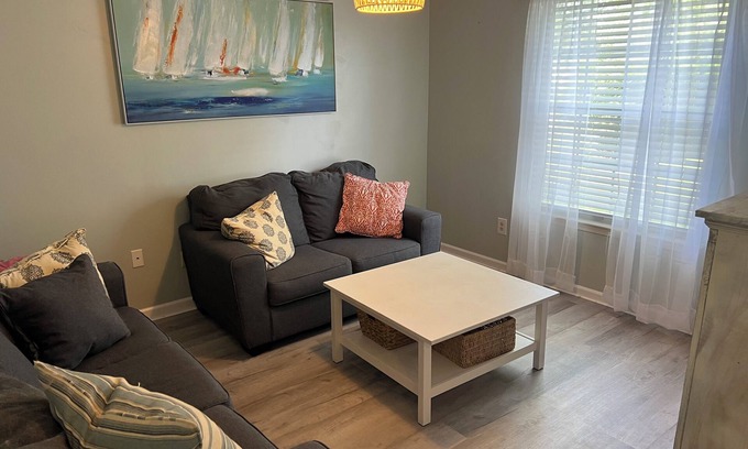 Southside House | Modern, updated 3-bedroom Mandarin home in Jacksonville, FL.