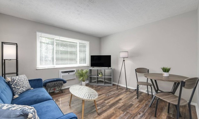 Cuyahoga County Apartment | Modern & Updated First Floor 1BR near HWY/Airport