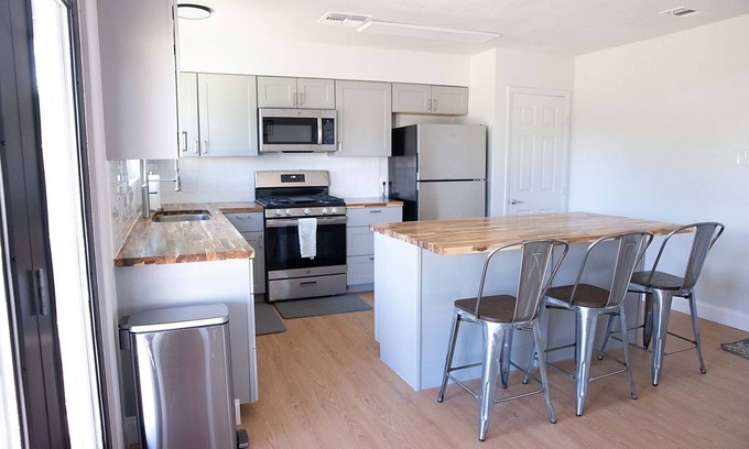 Yuma House | Modern, Updated, Pet Friendly, Centrally Located with BBQ and FirePit!