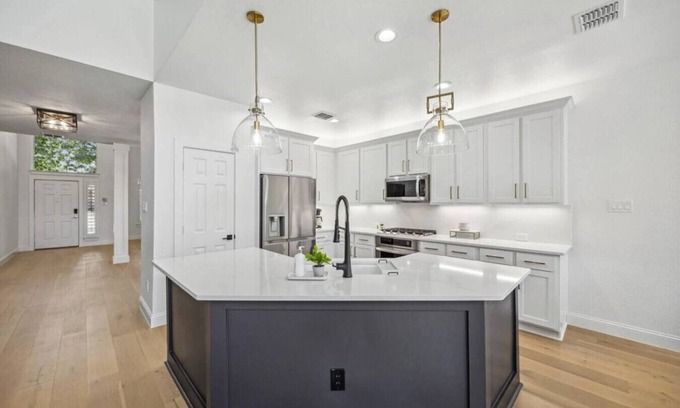 Frisco House | Modern & Upscale Frisco Getaway