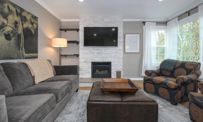 Northwest Vancouver House | Modern Uptown Bungalow Home For Groups Big And Small!