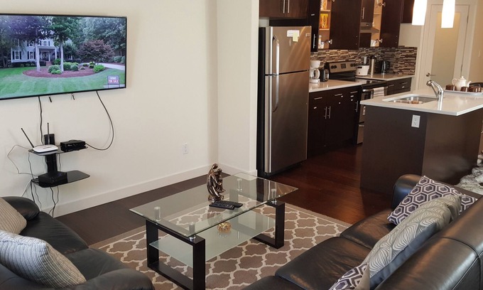 Northwest Edmonton House | Modern Vacation Home in a peaceful neighbourhood