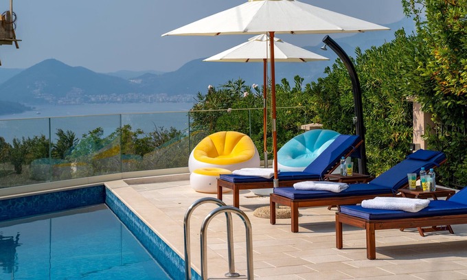 Drobnici House | Modern vacation villa with pool/air conditioning in Blizikuce/Budva/Montenegro