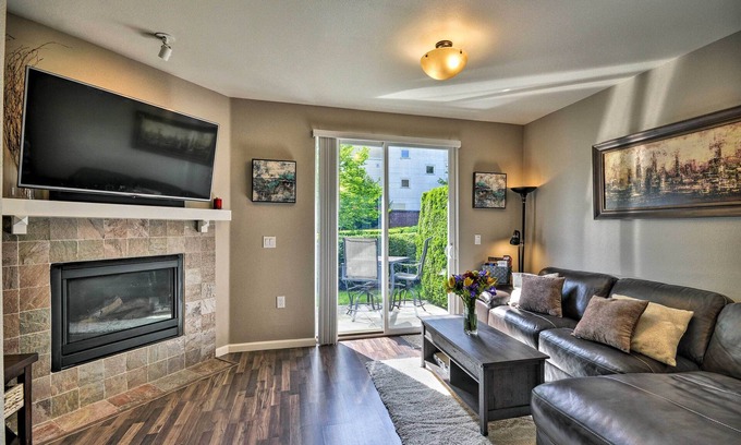 Hough House | Modern Vancouver Townhome - Right on Main St!