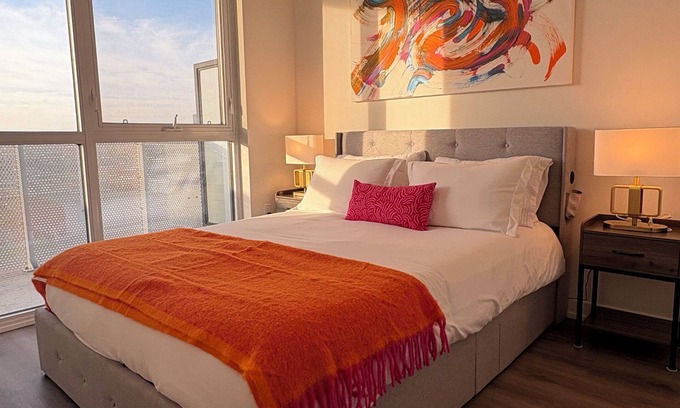 Vaughan Condo | Modern Vaughan Condo Steps to Subway