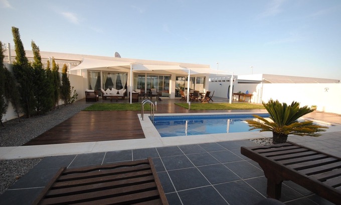 San Antonio Bay Villa | Modern Villa, GreatLocation 100m to Sea/Beach, Private Pool+Garden, WIFI