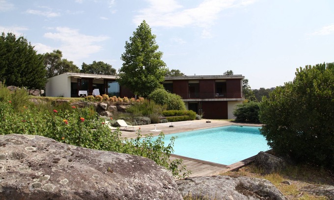 Lanhelas Cottage | Modern villa in a quiet environment with a vast garden and a swimming pool
