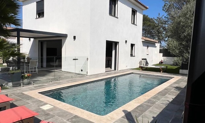 Puget-sur-Argens Villa | Modern villa in Puget sur Argens with private pool and 4 bedrooms
