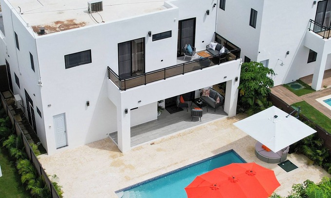 Punta Cana Villa | Modern Villa in Punta Cana: 3Bdr, 5Bath, Pool, Wi-Fi, BBQ