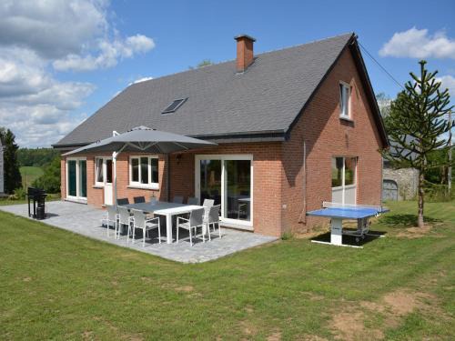Wavreille Villa | Modern villa in Rochefort close to the horses