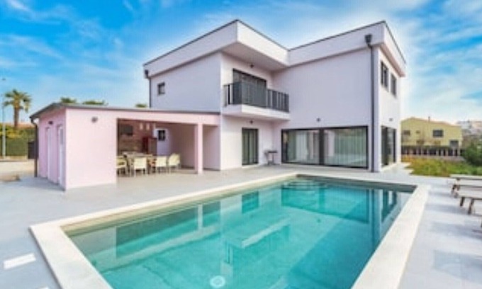 Mali Maj Villa | Modern Villa Jacky with pool in Poreč