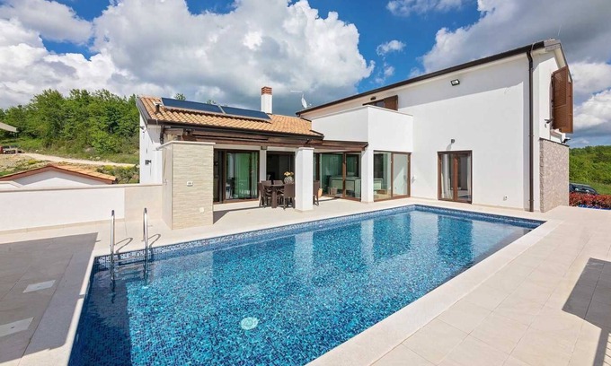 Gracisce Villa | Modern Villa Mala Halu with swimming pool