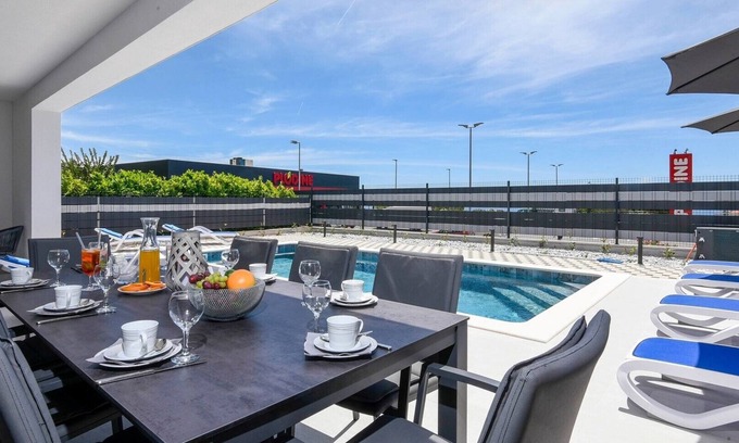 Stankovici Villa | Modern Villa Mi with heated pool, jacuzzi and sauna