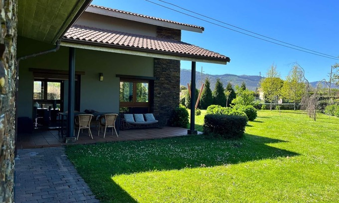 San Pedro de la Ribera Ski Chalet | Modern villa with garden in Cudillero