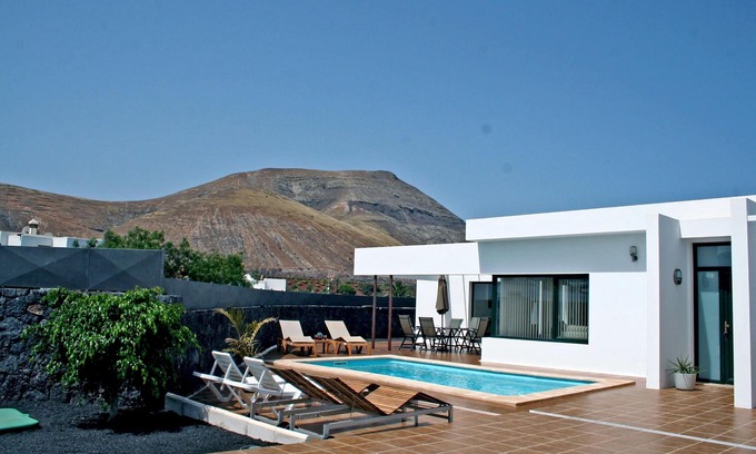 Yaiza Villa | Modern villa with private pool, 1Gb, 15 min from beaches and Timanfaya