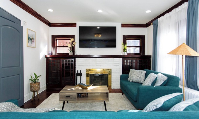 Powderhorn House | Modern Vintage Duplex Retreat: Cozy & Charming