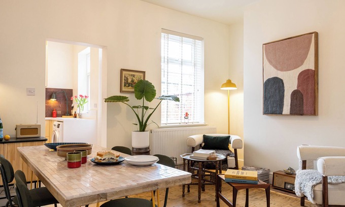 Offerton House | Modern vintage, pet-friendly 2-bedroom house in Stockport