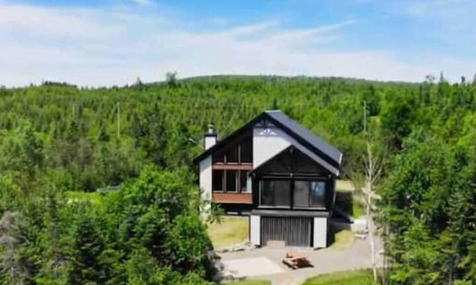Portneuf Regional County Municipality Ski Chalet | Modern, warm and intimate chalet