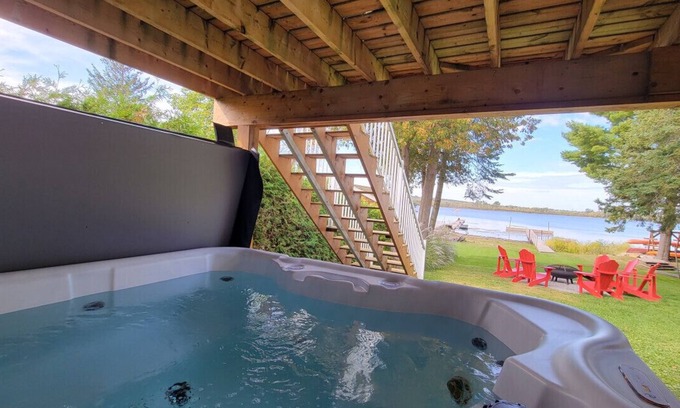 Port McNicoll House | Modern Waterfront Home on Georgian Bay w/Hot Tub!