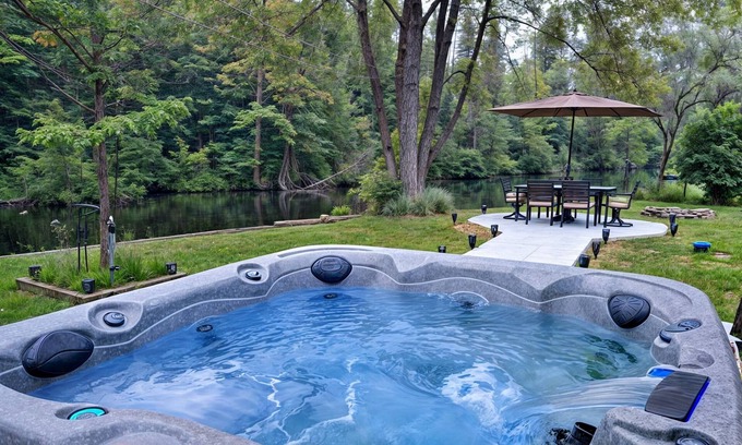 Isaacs Glen House | Modern Waterfront Cottage with Hot Tub, Pool Table and Firepit