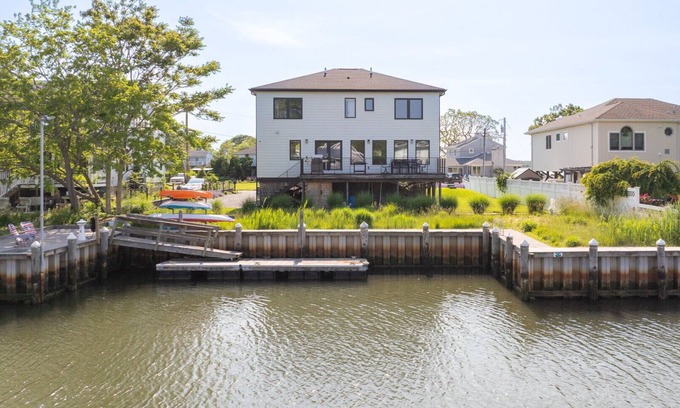 Flanders House | Modern waterfront home in Flanders, close to Riverhead, views of Flander's Bay