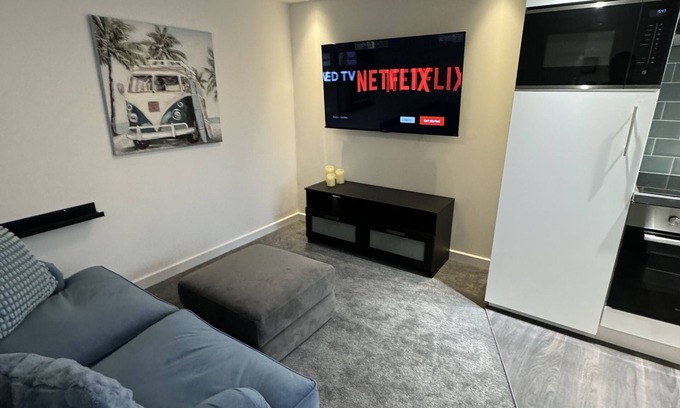 Upton Cheyney Apartment | Modern well designed 1 bedroom apartment, with car parking