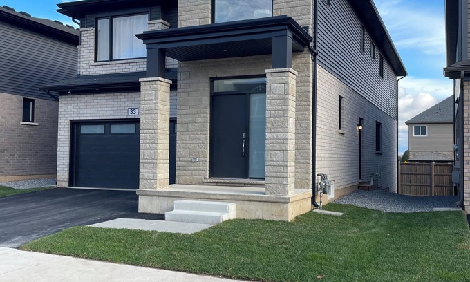 Fonthill Apartment | Modern, well-equipped, and centrally located