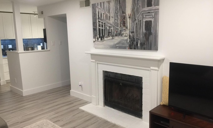 Mobile Condo | Modern West Mobile luxury condominium in great location!