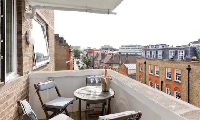 Vincent Square Apartment | Modern Westminster Flat with Balcony Views, Walk to Big Ben & West End