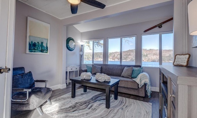 Alton Bay House | Modern Winnipesaukee Lake Front Retreat (Venice)