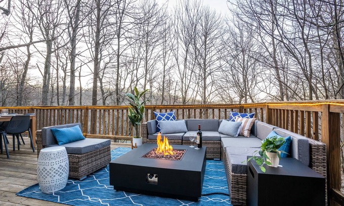 Chestnut Springs Cabin | Modern Wintergreen Cabin with Hot Tub, Sauna