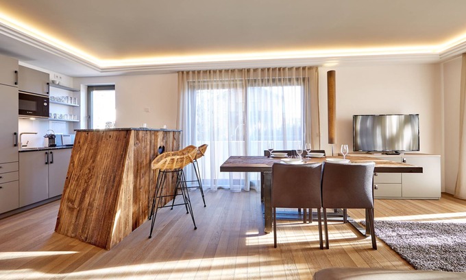 Murnau am Staffelsee Apartment | MODERN with FLAIR of the TRADITION -100sqm EG + UG- opt. 4 pers. - Terrace u. garden