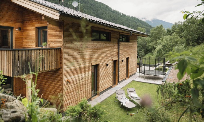 Neustift Im Stubaital Apartment | Modern wooden apartment with 2 bedrooms