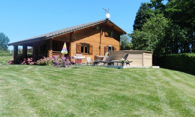 Saissac Ski Chalet | Modern wooden chalet with heated pool jacuzzi spa and sauna