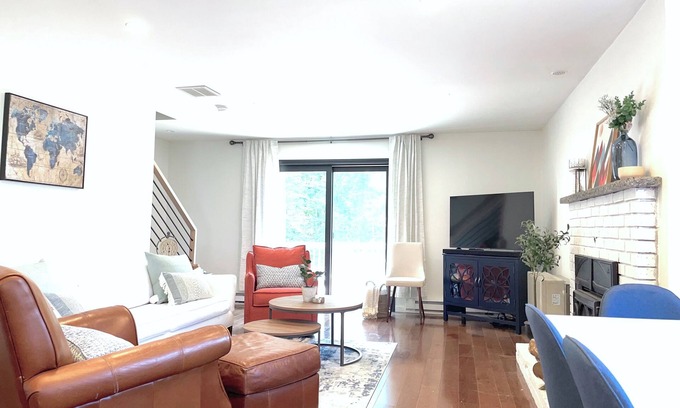 North Woodstock House | Modern Woodstock/Loon Mountain Townhouse With Deck