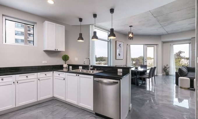 South Eola Apartment | Modern3 bedroom Lake Eola