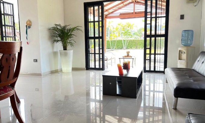 Viterbo Villa | Moderna cabaña en Viterbo con Aire AC y Piscina