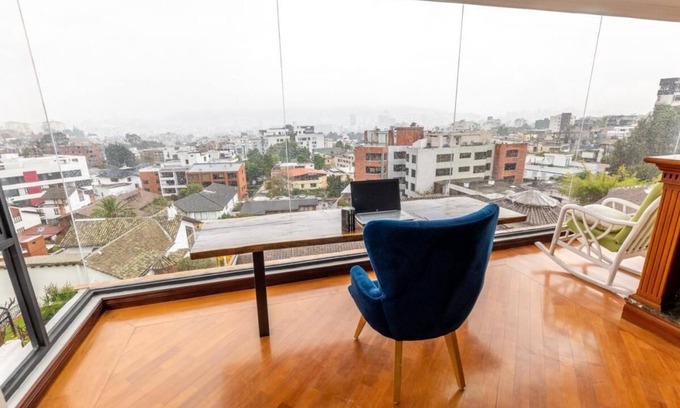 Quito House | Moderna casa con vista espectacular 5 minutos de los mejores Centros Comerciales