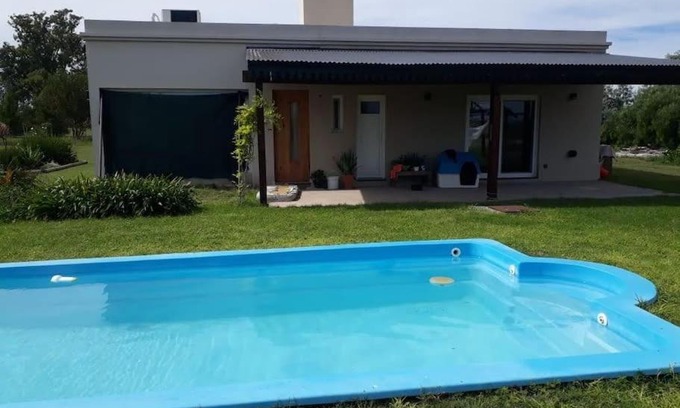 Pergamino Villa | Moderna casa de campo con pileta en Pergamino