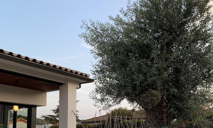 Les Franqueses del Valles Ski Chalet | Moderna Villa, en un Entorno Rural, Entre la Costa Brava y Barcelona