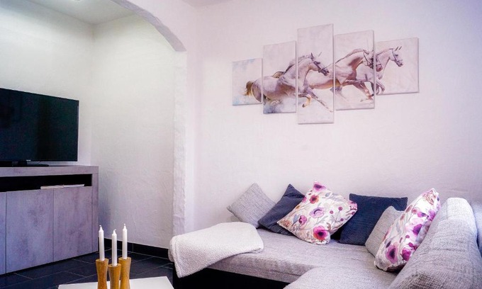 Munstermaifeld Apartment | Moderne Ferienwohnung Black Beauty auf idyllischem Reiterhof nähe Burg Eltz