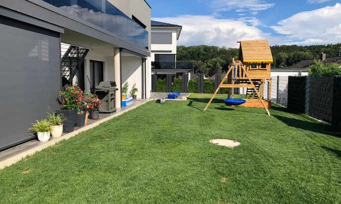 Gunzburg District Apartment | Moderne Ferienwohnung mit Terrasse und Garten