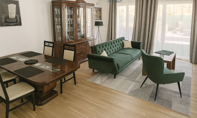 Luckau Apartment | Moderne Maisonette Ferienwohnung in Royalem Stil