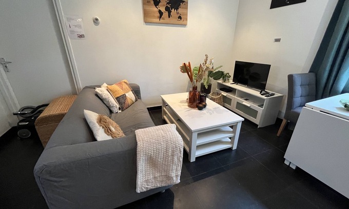 Egmond aan den Hoef Apartment | Moderne Studio aan de Kust: Winkels, Duinen & Zee op Loopafstand