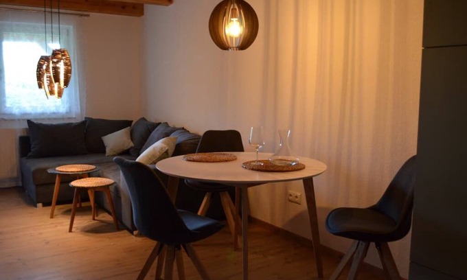 Neuloipfering Apartment | Moderne, voll ausgestattete Ferienwohnung in unmittelbarer Nähe zu Pullman City