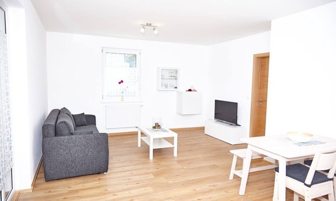 Ebelsbach Apartment | Modernes 50qm Ferienapartment mit Terrasse, kostenfreies WLAN