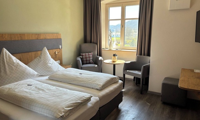 Riedenburg Apartment | Modernes Doppelzimmer mit Kostenfreiem Wlan
