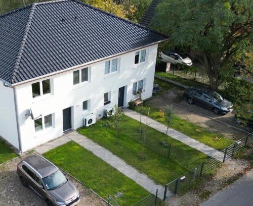 Klosterdorf Apartment | Modernes Ferienhaus für bis zu 10 Gäste