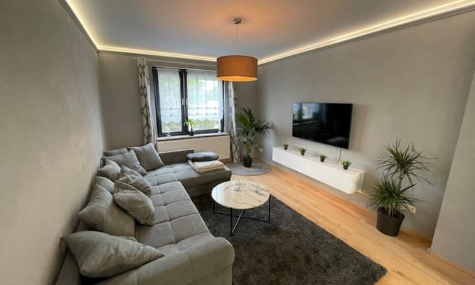 Magdeburg Apartment | Modernes Reihenhaus mit Garten